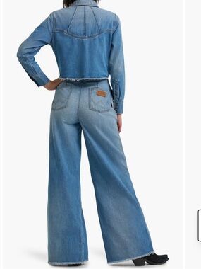 NWT Wrangler Light Blue Wide-Leg Open Back Denim Jumpsuit Medium 8/10